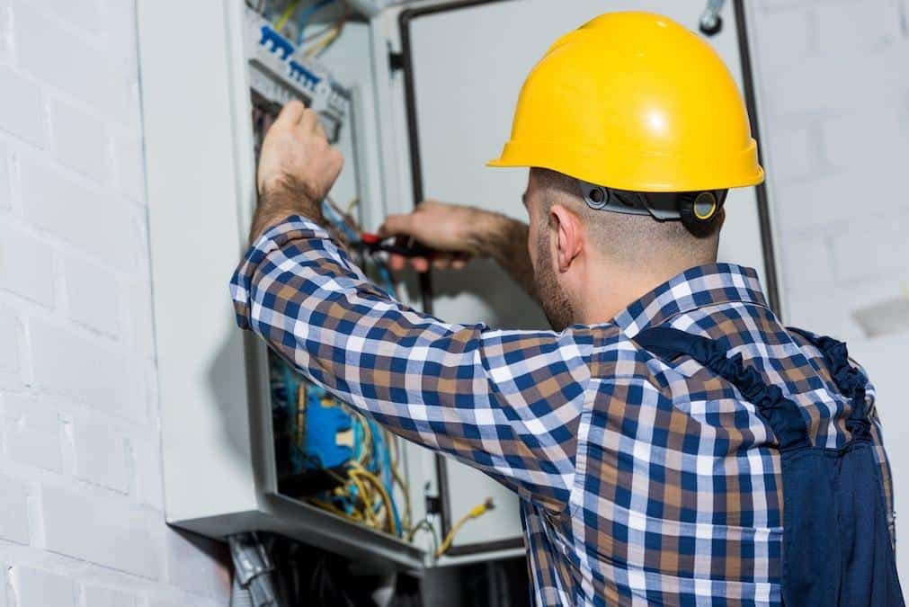 The Advantages of Hiring Licensed Electrical Contractors