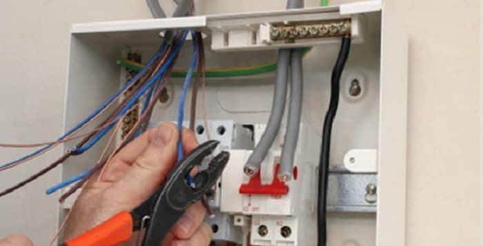 How to Find a Competent Electrician in Bath