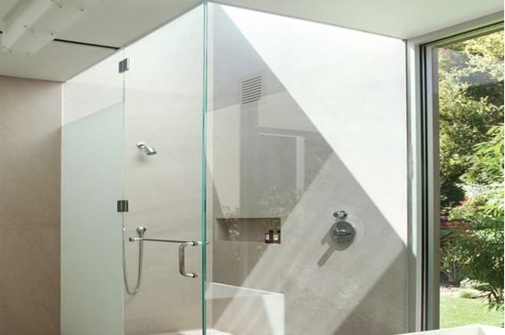 A Complete Guide to Select Best Glass Shower Doors for Bathroom Improvement Project