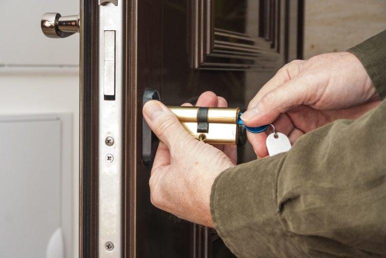 Slotenmaker at Slotenmakersgids – Tips on Finding a Reliable Locksmith