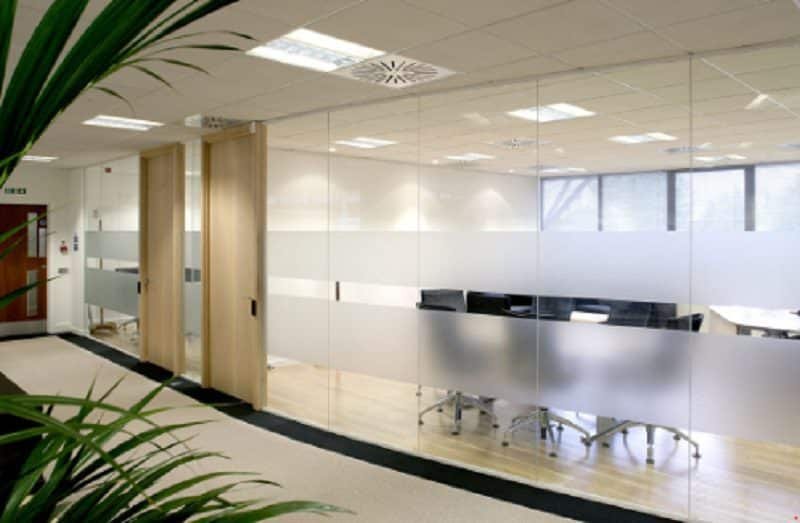4 Benefits of Creating Glass Office Partitions