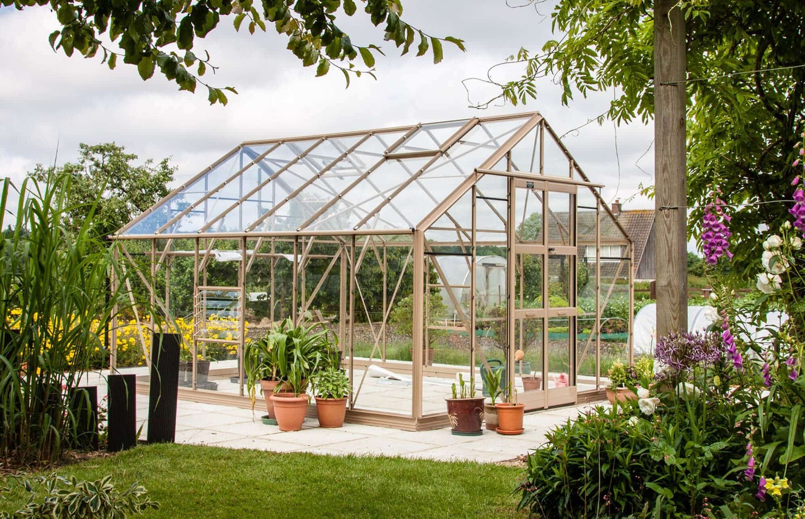 Tips on selecting the greenhouse for your home