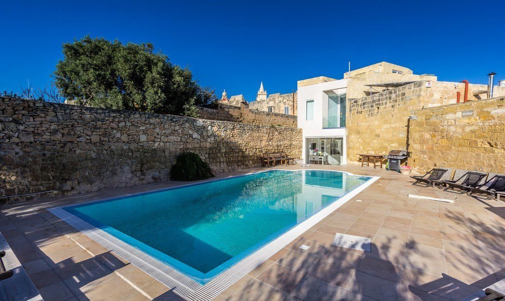 The benefits of buying a villa with a swimming pool in Malta