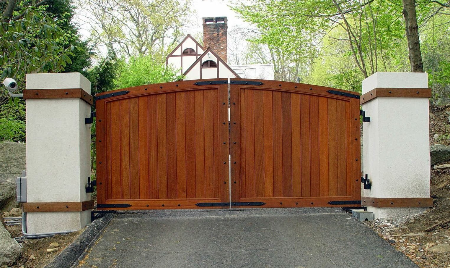 Best Wood For Driveway Gates and Fences