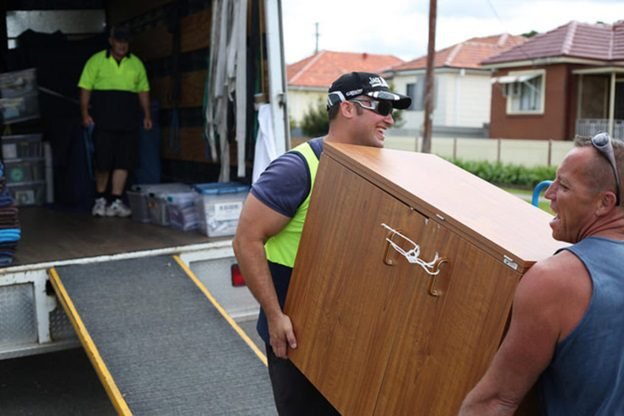 Hire a moving company and get rid of stress