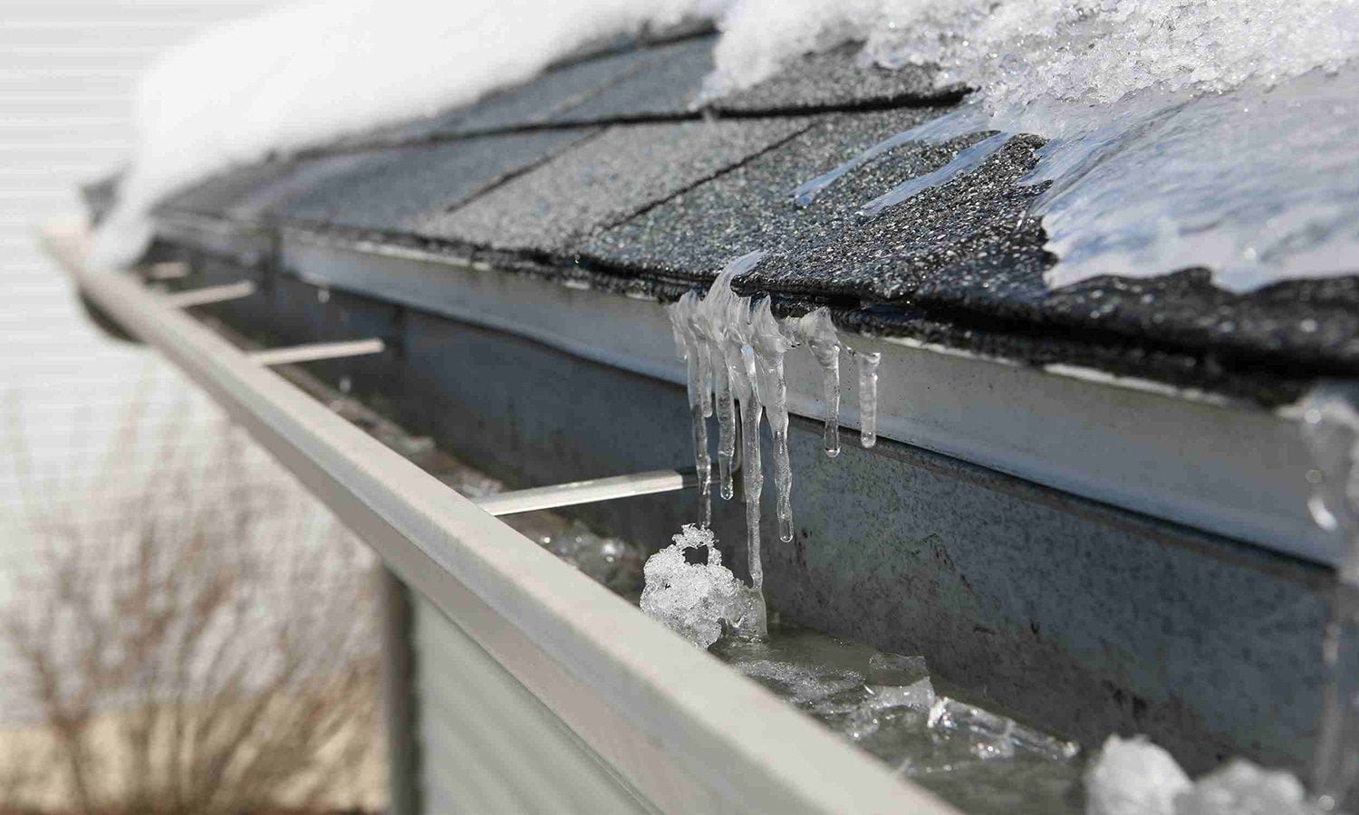 How to de-ice your roof?