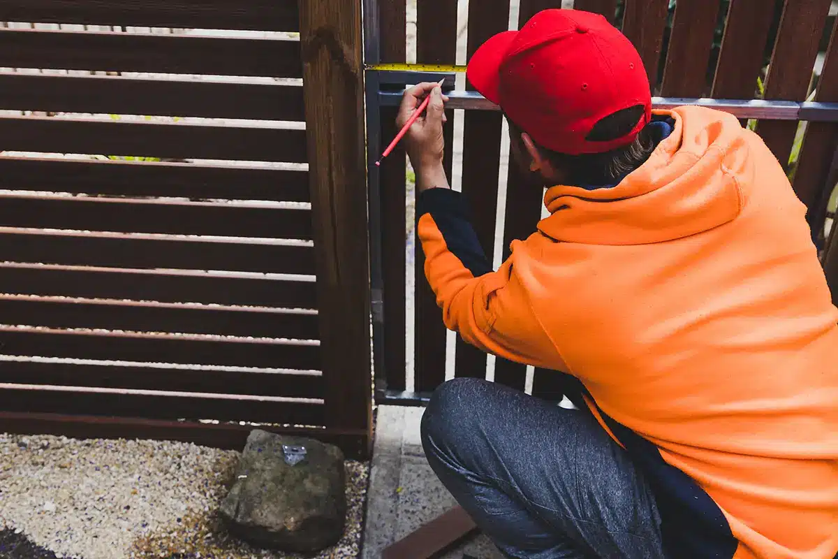Mentioning the Various Services Offered by a Fencing Contractor 