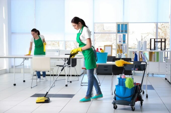 Why Businesses Schedule Professional Commercial Cleaning Before the Busy Spring Season