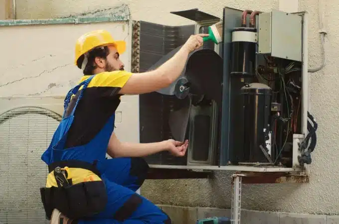 Why Consistent Air Con Maintenance in Singapore Keeps Compressors Running Quietly